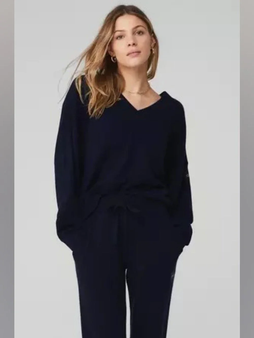 Alo Yoga Jet Set Cashmere V Neck Pullover Sweater in Black sz SMALL